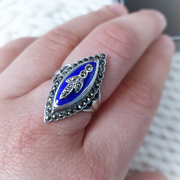Victorian style royal blue enamel and marcasite solid sterling silver gardinetti ring. Rare vintage enamel ring with floral design US 7 1/4