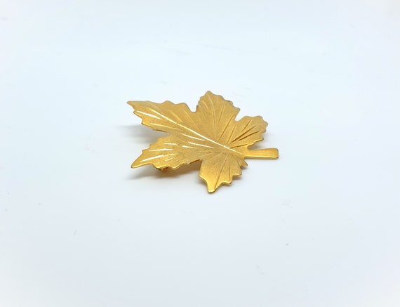 Bond Boyd gold filled matte finish maple leaf bro… - image 5
