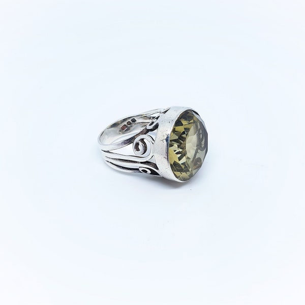 Light yellow/green large chrysoberyl stone sterling silver statement ring. US  size 7