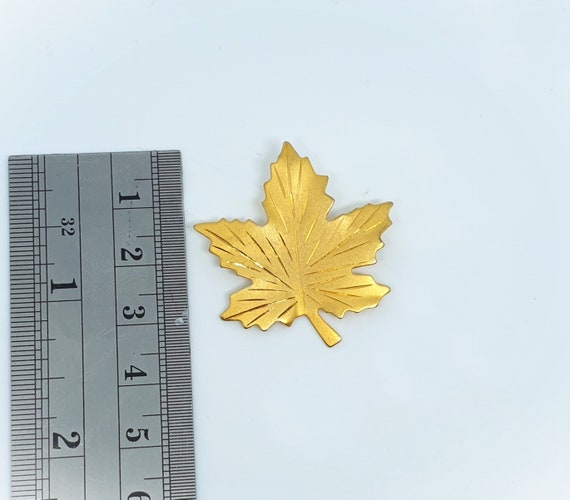 Bond Boyd gold filled matte finish maple leaf bro… - image 4
