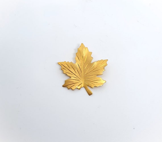 Bond Boyd gold filled matte finish maple leaf bro… - image 2