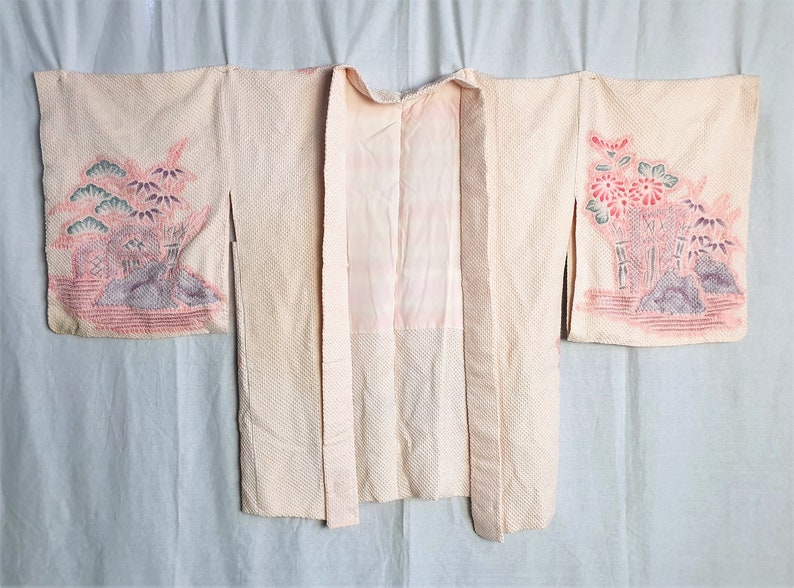 Vintage Japanese silk shibori kimono with landscape scene. Hand dyed cream coloured haori kimono. image 6