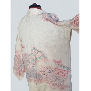 Vintage Japanese silk shibori kimono with landscape scene. Hand dyed cream coloured haori kimono. image 2