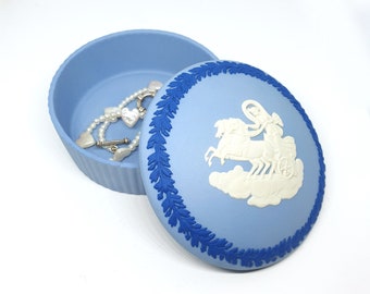 Wedgwood blue jasperware Greek chariot 3 3/4 inch diameter trinket/jewellery box