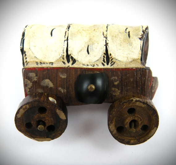 Western Theme Covered Wagon with Moveable Wheels … - image 1