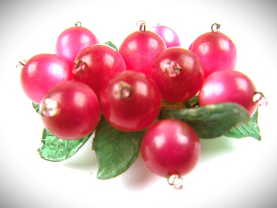Delicate Miriam Haskell (Unsigned) Berry Brooch - image 1