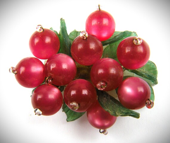Delicate Miriam Haskell (Unsigned) Berry Brooch - image 2