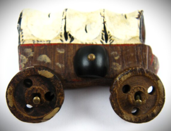 Western Theme Covered Wagon with Moveable Wheels … - image 3