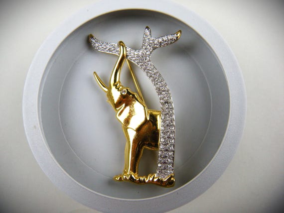 Signed Swarovski (SCS for Swarovski Crystal Society) 1993 Elephant Brooch