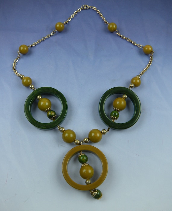 Wonderful Bakelite Necklace