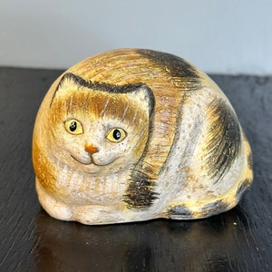 Big Eye Cat Figurine - Etsy