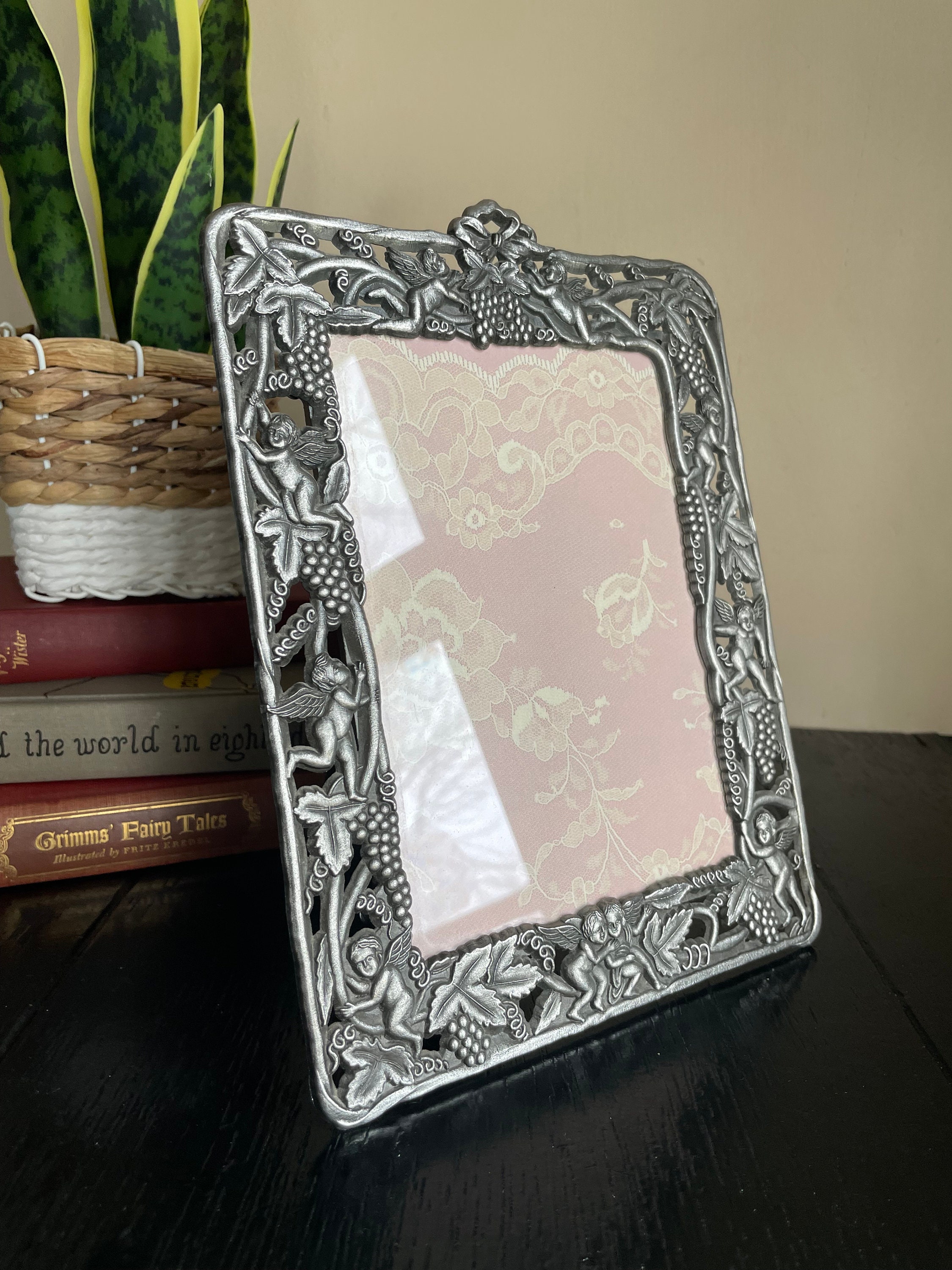 Vintage Silver Plate Picture Frame Victorian Style Ornate Frame Easel Back Antique Silver Baroque Photo Frame Raised Spoon 5x7 Frame 70s 80s
