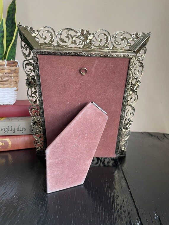 Antique Ornate Gold tone Metal Floral Picture Frame Photo 4x6 Scroll