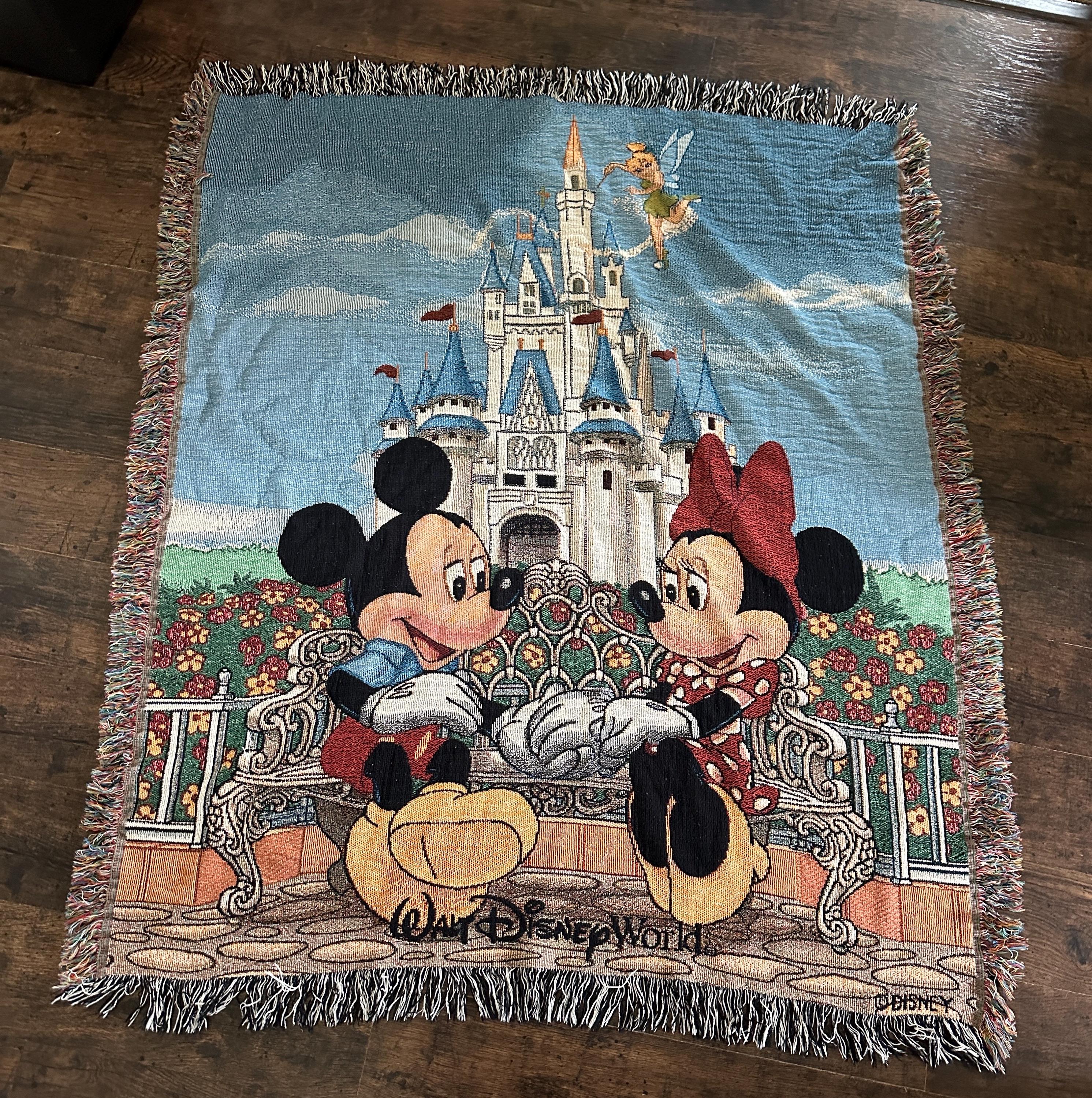 ミッキー　ミニー　Tapestry Woven Throw Amazon.com: Disney's Mickey Mouse, 
