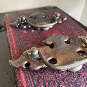 Antique Vintage Ornate Metal Drawer Pull Knob Handle Filigree Gilt Circle 7 Seven replacement original set Gothic 1930&#39;s Bronze Decorative