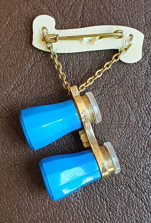 Charming Old Binoculars Souvenir Pin