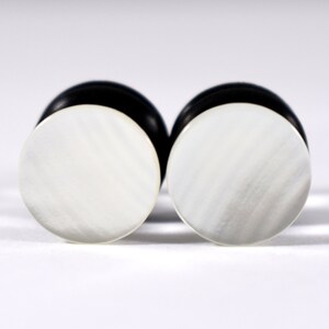 Plugs - White Mother of Pearl 4g and 2g