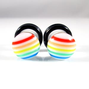 Plugs - Regenbogen Streifen mit weißem Hintergrund Candy Dots 4g, 2g und 0g