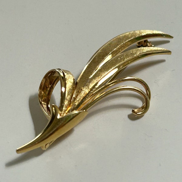 Vintage Tiffany Pin | Leaf Design | 1960s | 14K Yellow Gold | Mothers Day Gift | Florentine Finish | Graceful Sword Shaped Leaves