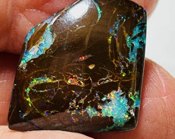 Austrailian Boulder Opal Matrix Gemstone | 14.50 ct | Flashing Colors