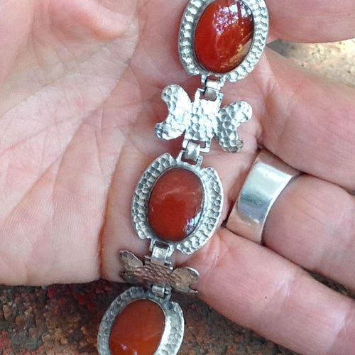 Carnelian / Oval Cabochons / Bracelet / 1920's Vintage / Arts and Craft Style / Sterling Silver / Pebble Texture / 6 shops 3/4