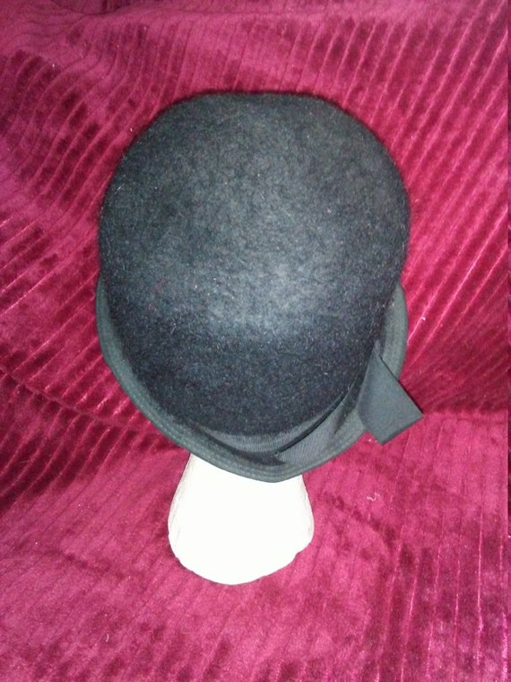Vintage black fuzzy cloche hat - image 3