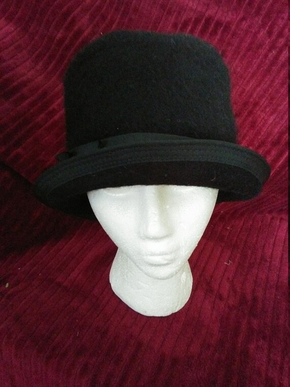 Vintage black fuzzy cloche hat - image 1