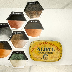 Vintage tin with 7 handmade Watercolors