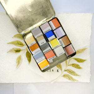 Skuren - Vintage palette with 16 handmade watercolor paints by JuliaKArtStudio