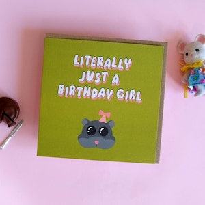 Cartão de aniversário de menina hamster triste ilustrado meme engraçado