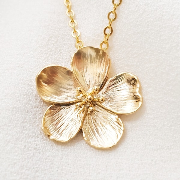 Gold Flower Necklace - Etsy