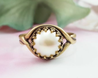 IVORY PEARL RING Cream Pearl Jewelry Oval or Round White Pearl Anniversary Gift Antique Gold Crown Ring, Choose Your Pearl, Birthstone R5006