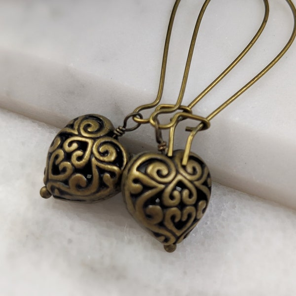 ANTIQUED Brass Dangling Filigree Heart Earrings, Lovely Victorian Heartshaped Dangles, Romantic Valentine Jewelry Present for Her E5705