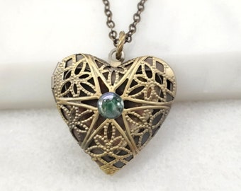 Collier médaillon en opale verte, pendentif victorien en cuivre et perle, médaillon cœur en filigrane de bronze, bijou souvenir d'anniversaire en cuivre N1217A