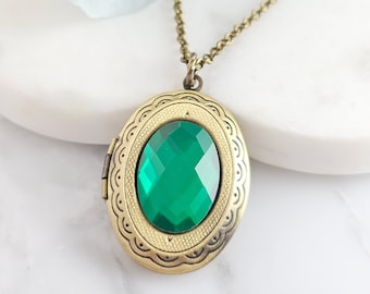 EMERALD Crystal Locket Gold Oval Picture Locket, Green Oval Cabochon, Vintage Victorian Photo Locket, May Birthstone Gift for Women N1302B