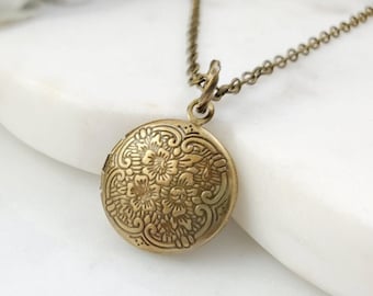 VINTAGE LOCKET NECKLACE Tiny Antiqued Brass Picture Locket Round Dangling Locket Pendant Victorian Open Locket Romantic Jewelry Gift N6500