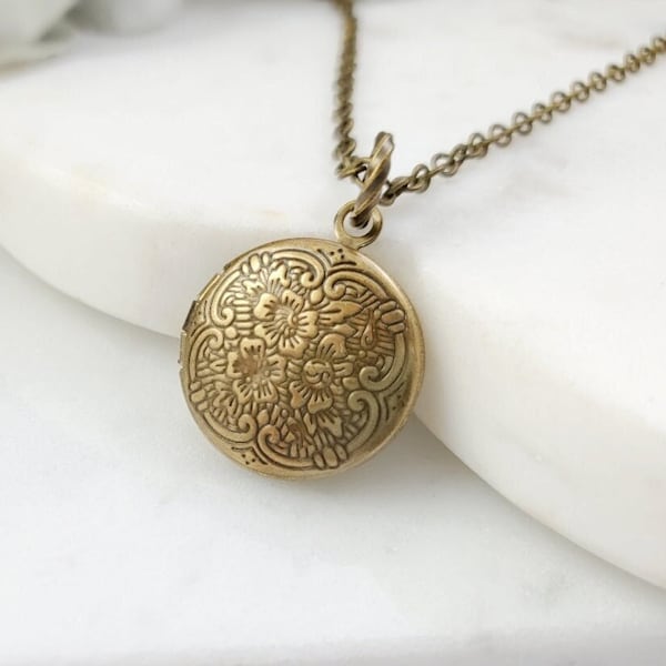 VINTAGE LOCKET NECKLACE, Tiny Antiqued Brass Picture Locket Round Dangling Locket Pendant Victorian Open Locket Romantic Jewelry Gift N6500