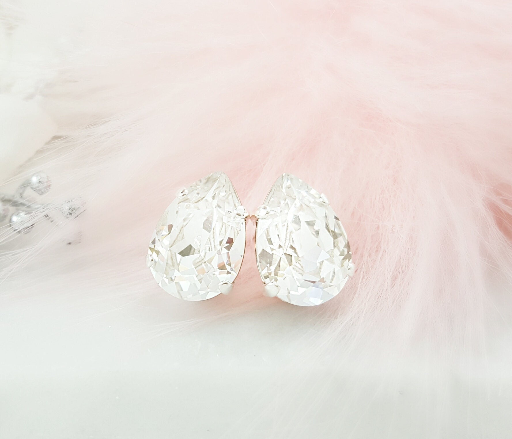 【OVERDUEFLAIR】DROPLET BIZ BAG_PEARL CLARITY Pearl & Teardrop Crystal Diamond Earrings | WILYMI