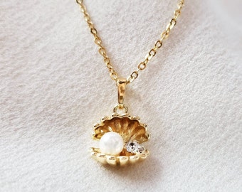 Pearl Clam Necklace - Etsy