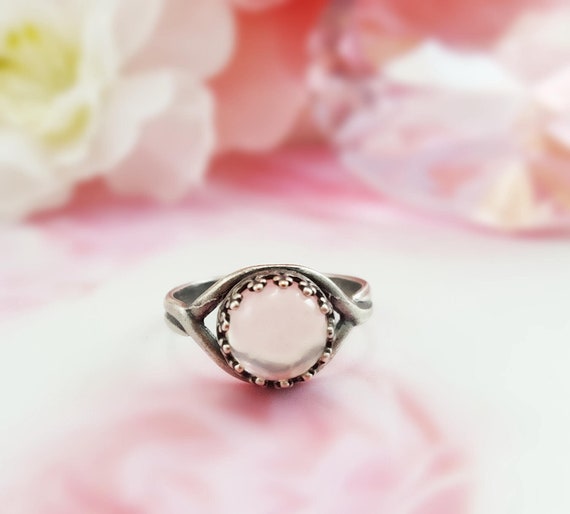 ROSE QUARTZ RING Silver Pink Gemstone Ring, Round Pink Jewelry, Adjustable Crown Bezel Pastel Pink Crystal Ring, Pink Cabochon Ring R2034