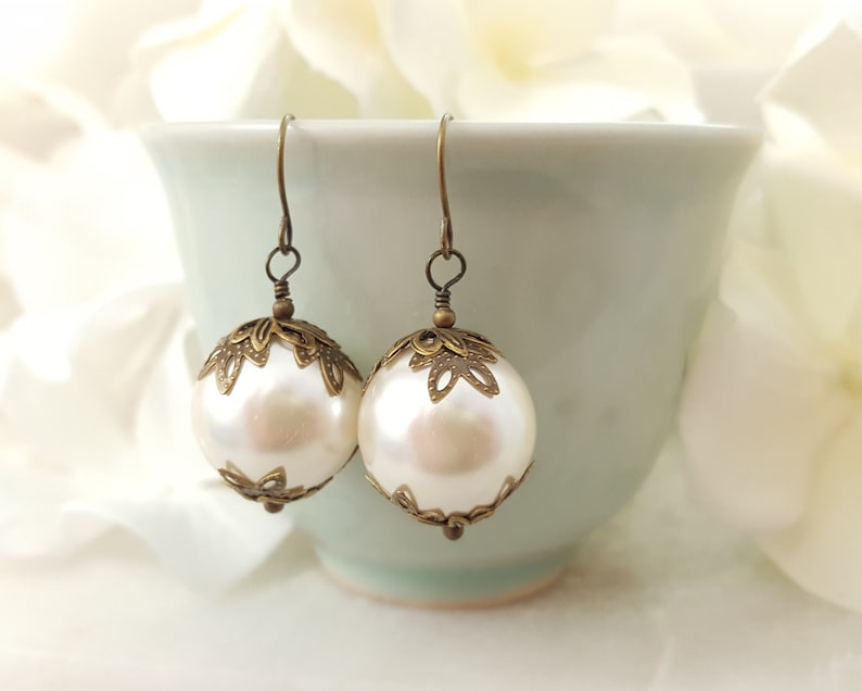 Cream Freshwater Pearl Art Mobile Earrings