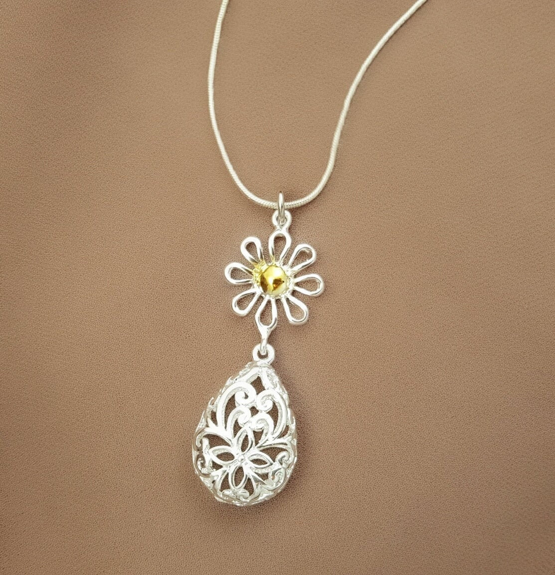ネックレス・ペンダント Daisy Knot Necklace TomySister/Daisy Love Knot Necklace – ShopRTH