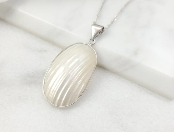 Pendentif Ancien En Coquillage Et Nacre - Bijou Vintage, Occasion Bon état