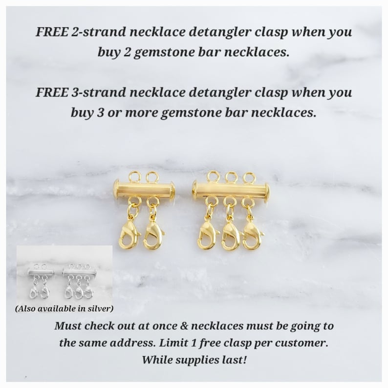 Puede incluir: Dos cierres de collar desenredador de oro con tres bucles cada uno. Los cierres est&aacute;n sobre una superficie de m&aacute;rmol blanco. El texto dice: "FREE 2-strand necklace detangler clasp when you buy 2 gemstone bar necklaces. FREE 3-strand necklace detangler clasp when you buy 3 or more gemstone bar necklaces. (Also available in silver) Must check out at once & necklaces must be going to the same address. Limit 1 free clasp per customer. While supplies last!"