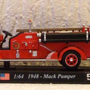 Delprado 1:64 1948 -Mack Pumper Display model  Fire Engine