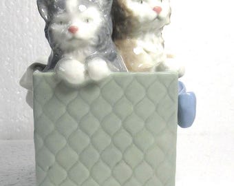 Nao/Lladro Purrfect gift Figurine