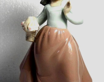 Nao/Lladro out for a stroll Figurine
