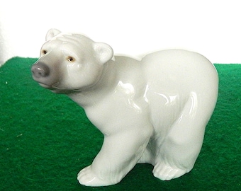Statuetta Lladro "Orso Polare Attento" n. 1207 del 1968, fuori produzione.