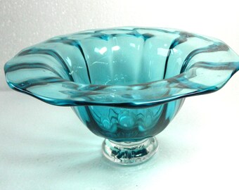Mid-Century Modern hand-blown Aquamarine Turquoise Blue art glass console bowl 20 cm in diameter 11cm tall