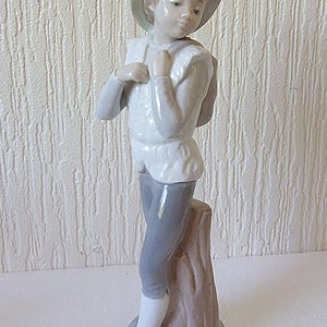 NAO by Lladro Shepherd Boy Walking mint condition